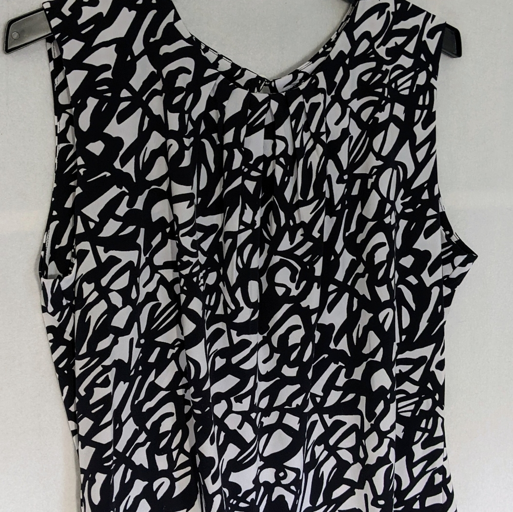 Women black and white, sleeveless top-Size M
